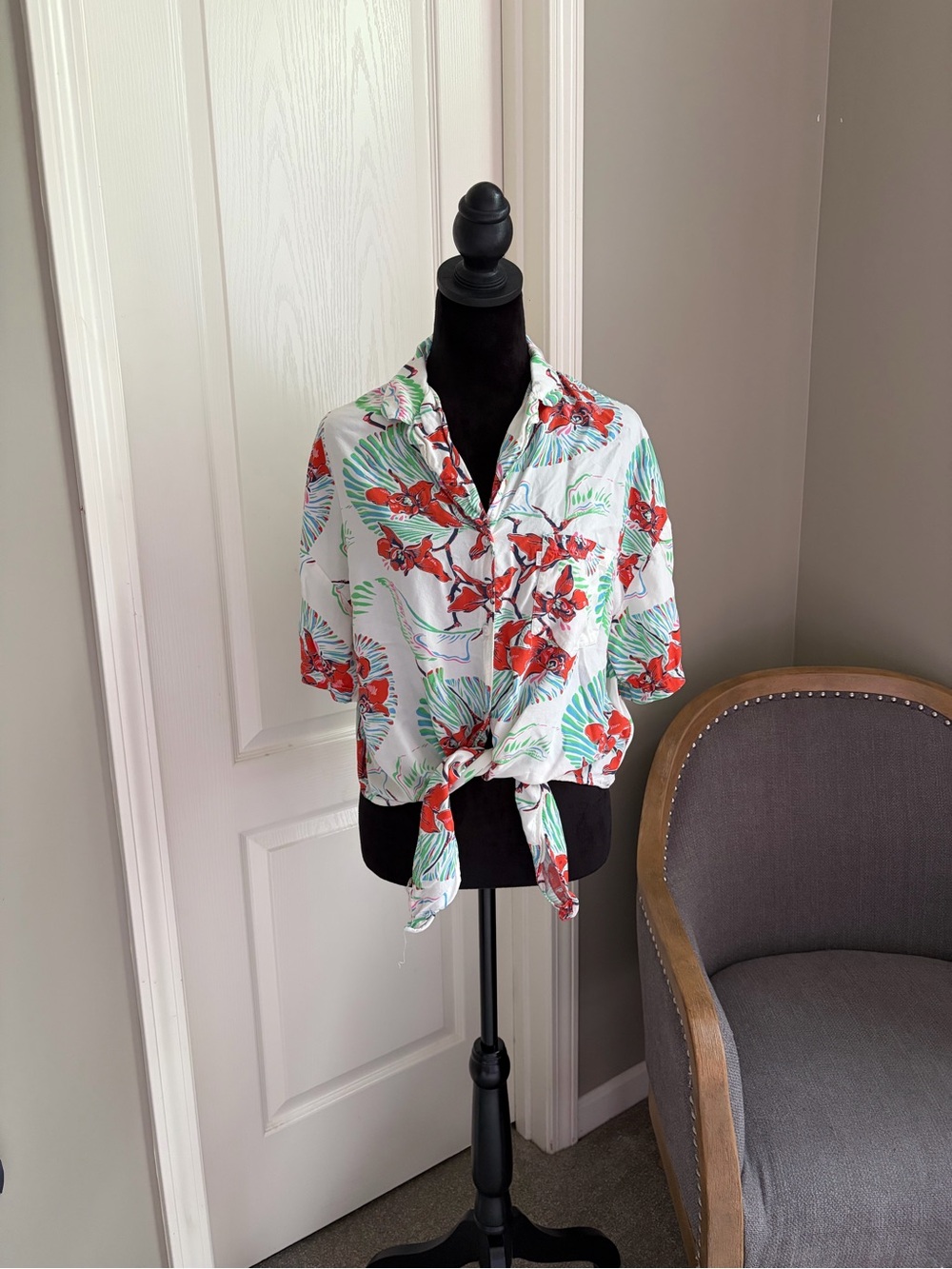 Levi's White Crop Button-Up Tie Front Top with Red Floral & Green Leaves